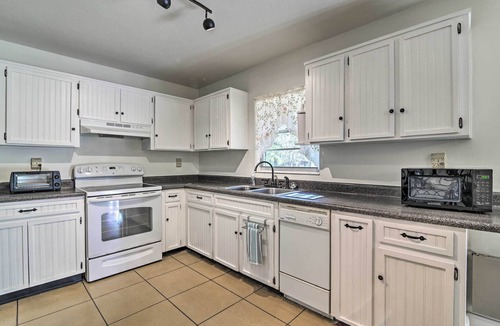 Brooksville Cottage | Pet-Friendly Brooksville Cottage w/Fire Pit!