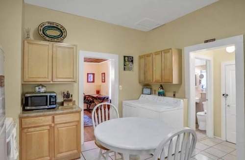 St. Augustine Cottage | Pet friendly, but please check traveling with pets, with short walk to town.
