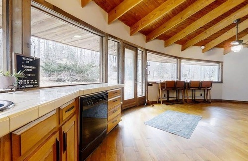 Mcdermott Cabin | Pet-friendly cabin bordering Tremper Mound Nature Preserve.