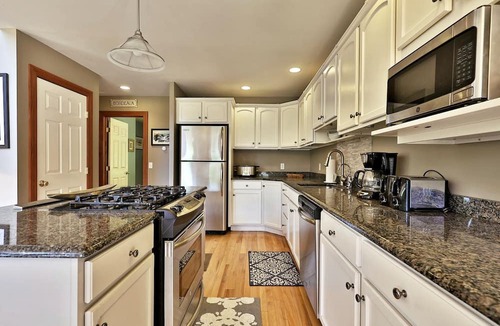 Killington Cabin | Pet-Friendly Cabin in the Heart of Vermont's Ski Country with Hot-Tub and Private Deck to Enjoy the Views of Pico Mountain
