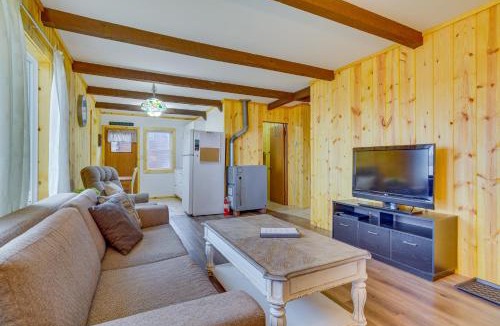Mauston House | Pet-Friendly Cabin Retreat: Wisconsin River Access