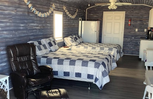 Russell County Cabin | Pet friendly cabin w/ bathroom, WiFi and Heat/AC in ART town Lucas. Lake nearby.