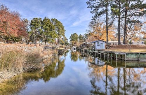 Oriental House | Pet-Friendly Cabin w/Dock: Fish & Explore!