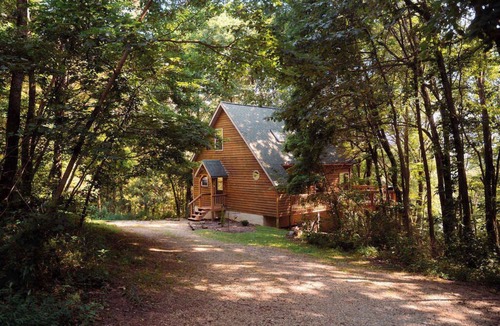 Rockbridge Cabin | Pet Friendly Cabin with Hot Tub | Firepit | Hiking