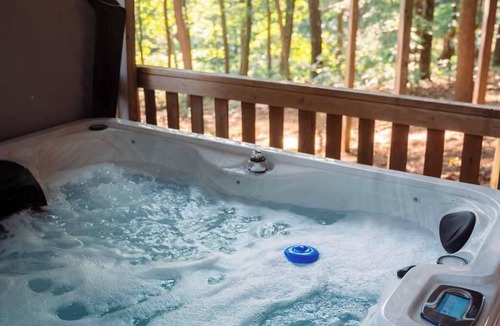 Rockbridge Cabin | Pet Friendly Cabin with Hot Tub | Firepit | Hiking