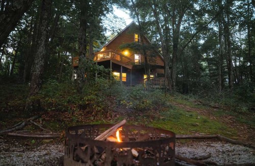 Rockbridge Cabin | Pet Friendly Cabin with Hot Tub | Firepit | Hiking