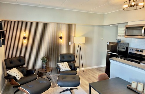 Cape May Condo | Pet-friendly Cape May Beachfront · King Bed
