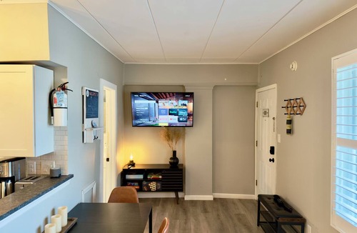 Cape May Condo | Pet-friendly Cape May Beachfront · King Bed