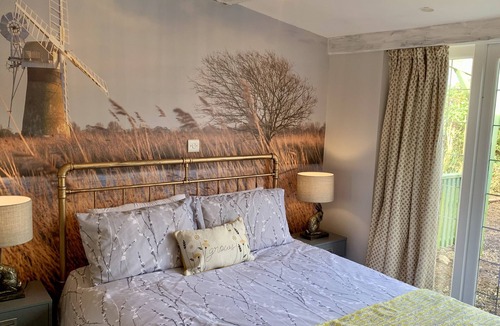 Halvergate House | Pet-friendly Central Norfolk Broads Retreat