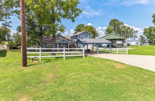 Pointblank House | Pet Friendly Charming 5- bedroom home with WiFi on beautiful Lake Livingston