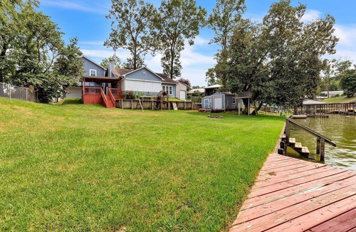 Pointblank House | Pet Friendly Charming 5- bedroom home with WiFi on beautiful Lake Livingston