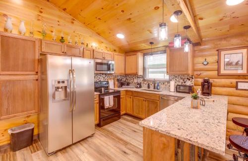 Lupton City House | Pet-Friendly Chattanooga Cabin w/Hot Tub & Kayaks
