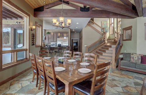 Valley of the Blue House | Pet Friendly! CLEAN! Private Hot Tub. Sunny. Secluded. Views!