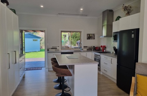 Coromandel House | Pet Friendly/Close to Town/Quiet Location/Internet/Smart TV/Fisherman Friendly