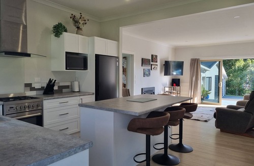 Coromandel House | Pet Friendly/Close to Town/Quiet Location/Internet/Smart TV/Fisherman Friendly