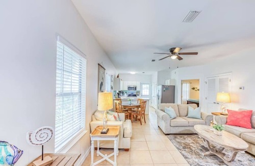 Orange Beach Villa | Pet Friendly - Close to Beach - The Wharf - Sports