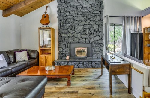 Yosemite Lakes House | Pet-Friendly Coarsegold Vacation Rental w/Deck!