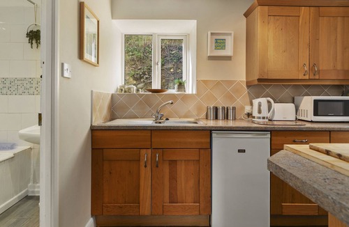 Aberaeron Cottage | Pet friendly coastal gem with direct beach access