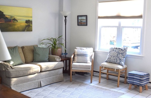 Newport East Cottage | Pet-Friendly Coastal Cottage - Walk to Newport & Middletown Beaches!