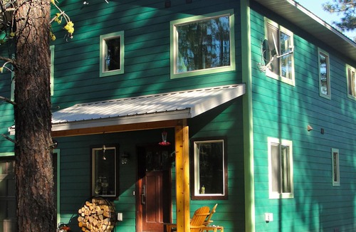 Colville House | Pet-Friendly Columbia River Woodland Paradise