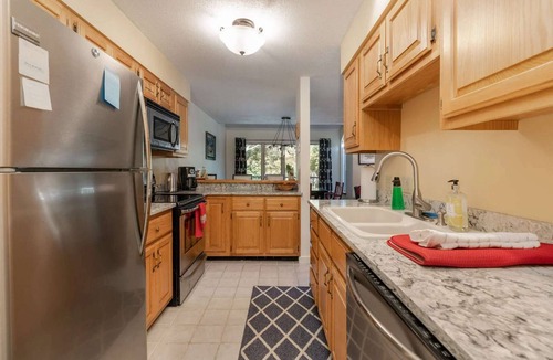 West Hartford Condo | Pet-Friendly Condo: Fireplace & Pool, Deere Run
