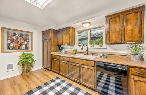 Longview Cottage | Pet-Friendly Cottage w/Big Covered Porch and BBQ