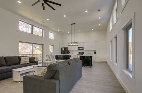 Cotter House | Pet-Friendly Cotter Retreat w/Deck & Gas Grill!