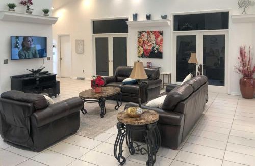 Dover House | Pet-Friendly Dover Retreat with Yard and Pool Table