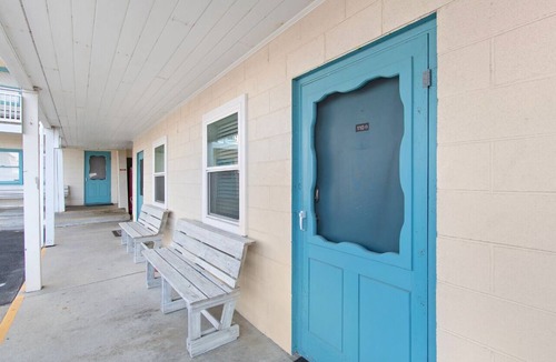 Sunset Beach Condo | Pet Friendly Efficiency Near Beach