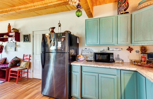 Taos Apartment | Pet-Friendly El Prado Vacation Rental w/Views!