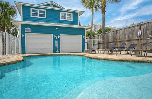 Miramar Beach Cottage | Pet Friendly Elevated Cottage-1 Block 2 Beach-Pool