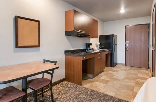 Buena Hotel | Pet-Friendly Extended Stay Near Yakima SunDome, Greenway Park & Downtown Fun