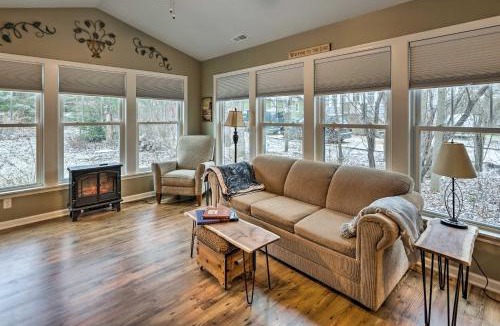 Delavan Lake House | Pet-Friendly Extended Stay Walk to Delavan Lake