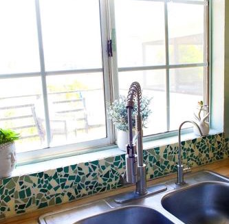 Rainbow CDP House | Pet Friendly Fantastic Secluded Cottage with Hot-tub in Rainbow, California