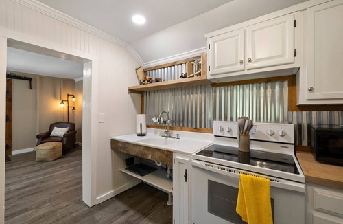 Hendersonville House | Pet-Friendly Farmhouse w/Hot Tub, Fire Pit & Fishing Dock in Hendersonville