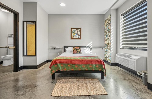 Pacific Hotel | Pet friendly first floor queen room for 2