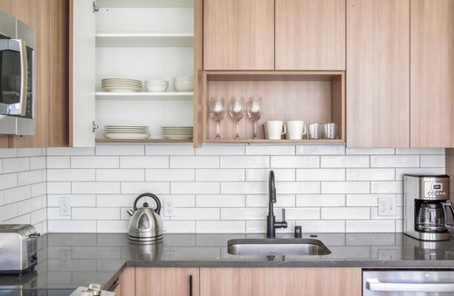 Squire Park Apartment | Pet-Friendly First Hill Jr 1BR w/Gym, Roof Lounge & W/D, by Blueground