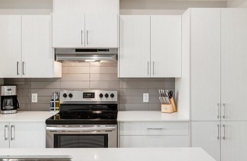 Shaganappi Apartment | Pet Friendly, Free Parking, Close to Downtown
