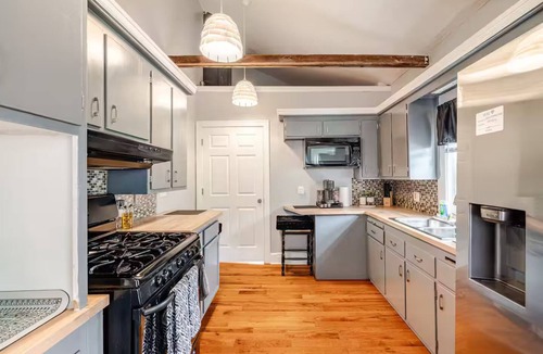 Old Brooklyn House | Pet-Friendly, Fully Fenced, 2-bedroom, Big Yard House