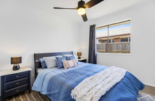 Birtinya House | Pet Friendly Fully Fenced Yard - 3 Bedroom House
