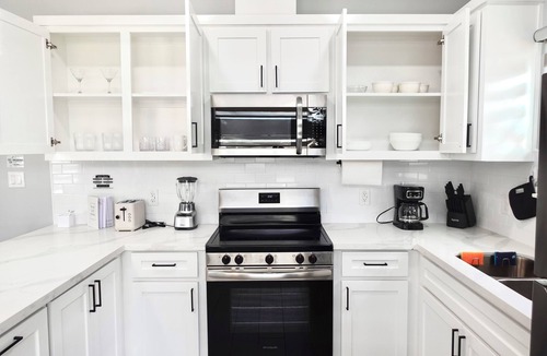 Pharr Apartment | Pet Friendly Gated Modern 2-Bedroom Apartment- Smart TVs, Fast WiFi, Peaceful