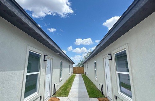 Pharr Apartment | Pet Friendly Gated Modern 2-Bedroom Apartment- Smart TVs, Fast WiFi, Peaceful