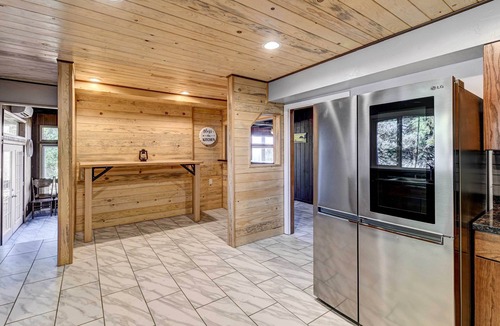 Grants Pass House | Pet-Friendly Grants Pass Home w/Hot Tub!