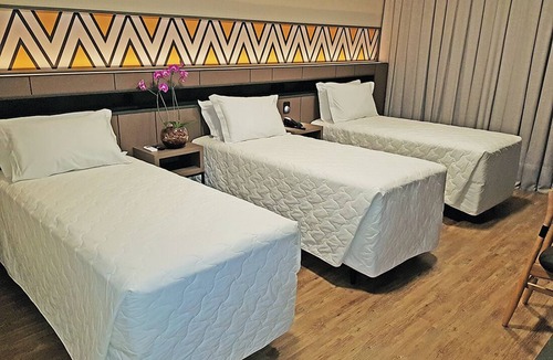 Foz do Iguacu Hotel | Pet Friendly Group Stay w/Pool, Shuttle, Gym and Breakfast! 2 Cozy Units