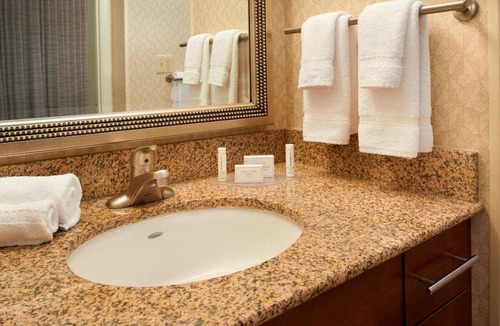 Warren Hotel | Pet-Friendly Haven, Free Breakfast! Comfort Guaranteed, 2 Classy Units!