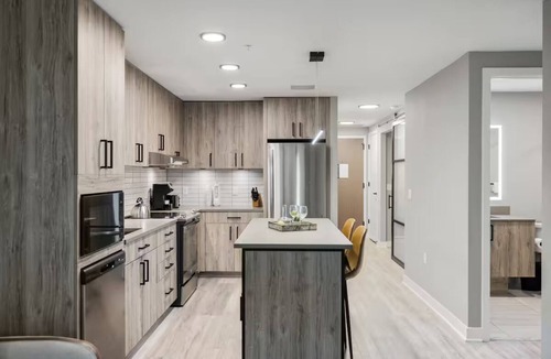 Navy Yard Hotel | Pet-Friendly Haven | Kitchen & Rooftop Views | Perfect for Extended Stays