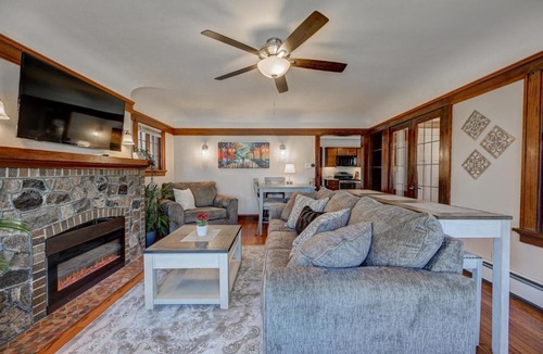 Bay View Apartment | Pet-Friendly Haven: Near Parks + 5 Min to Downtown