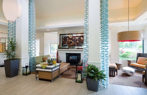 Silver Lane Hotel | Pet-Friendly Haven with Indoor Pool & On-Site Dining in Hartford