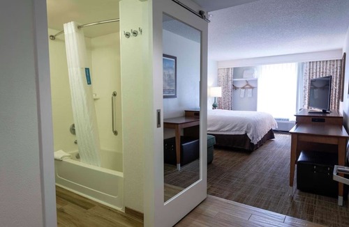 Boca Raton Hotel | Pet-Friendly Haven w/Breakfast–Ideal for Exploring Boca Raton's Attractions