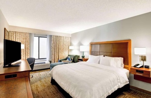 Boca Raton Hotel | Pet-Friendly Haven w/Breakfast–Ideal for Exploring Boca Raton's Attractions